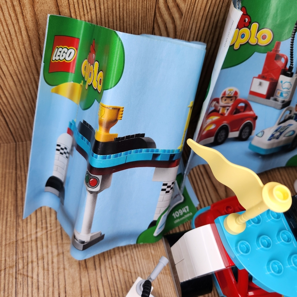 DUPLO LEGO Race Cars 10947 Lego Set with Brick Box - Picture 5 of 10